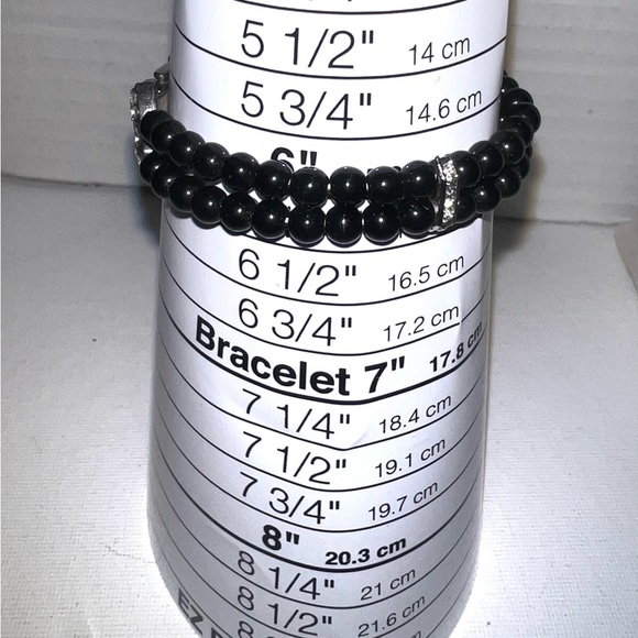 Elegant Black Beaded Bracelet - Picture 2 of 5